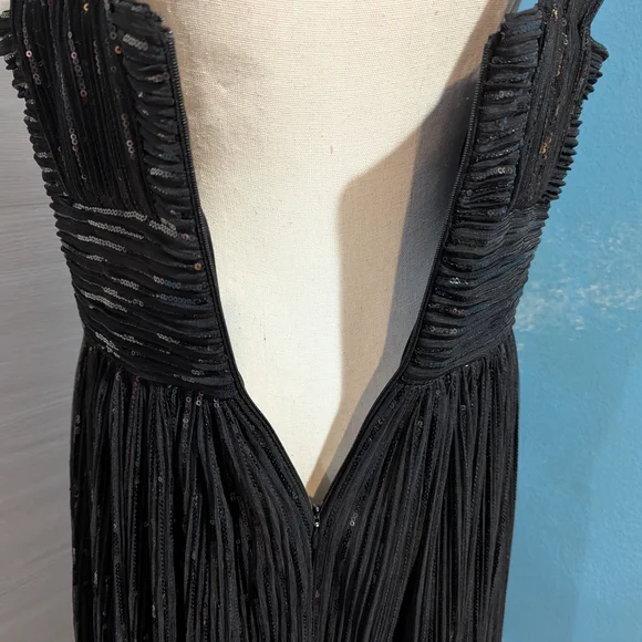 Halston Elegant Black Evening Dress - Picture 10 of 14